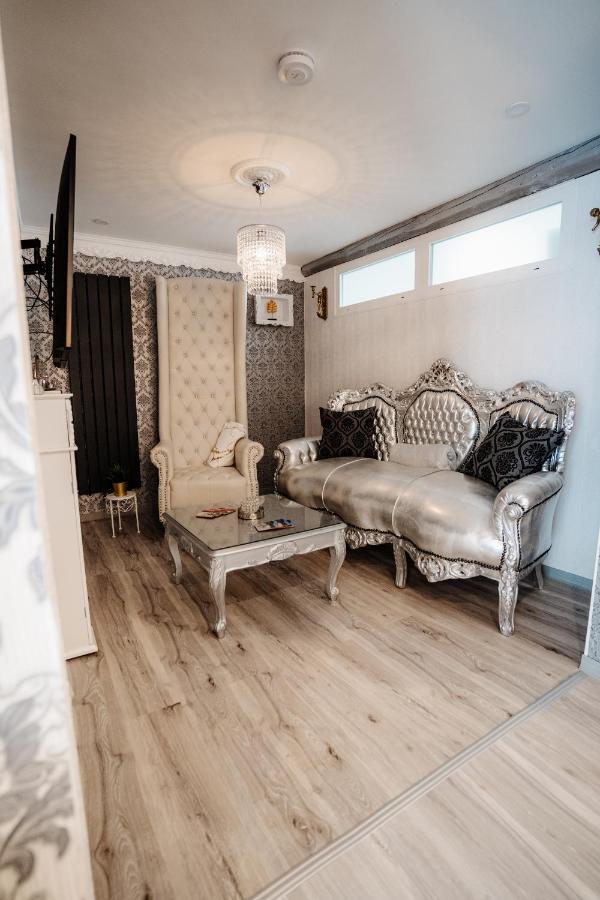 Timeout Royal Apartment Ellar Екстериор снимка