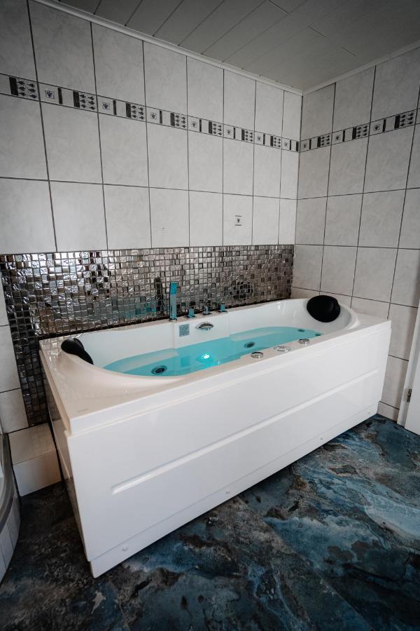 Timeout Royal Apartment Ellar Екстериор снимка